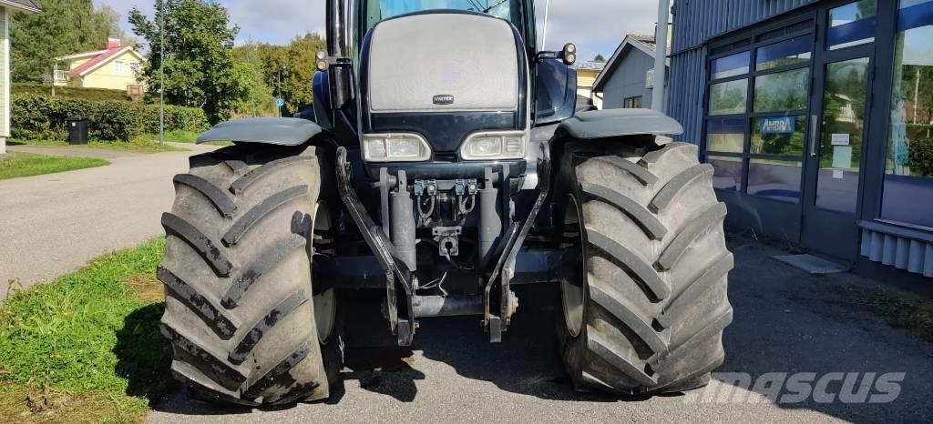 Valtra S 260 الجرارات