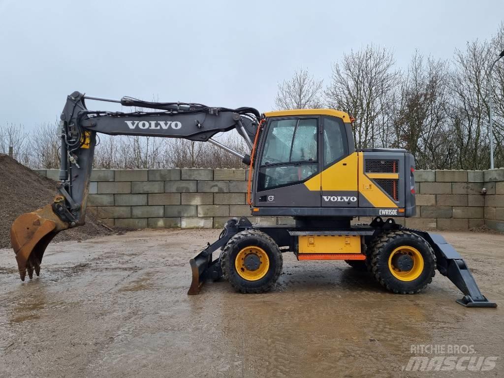 Volvo EWR 150 E حفارات بعجل