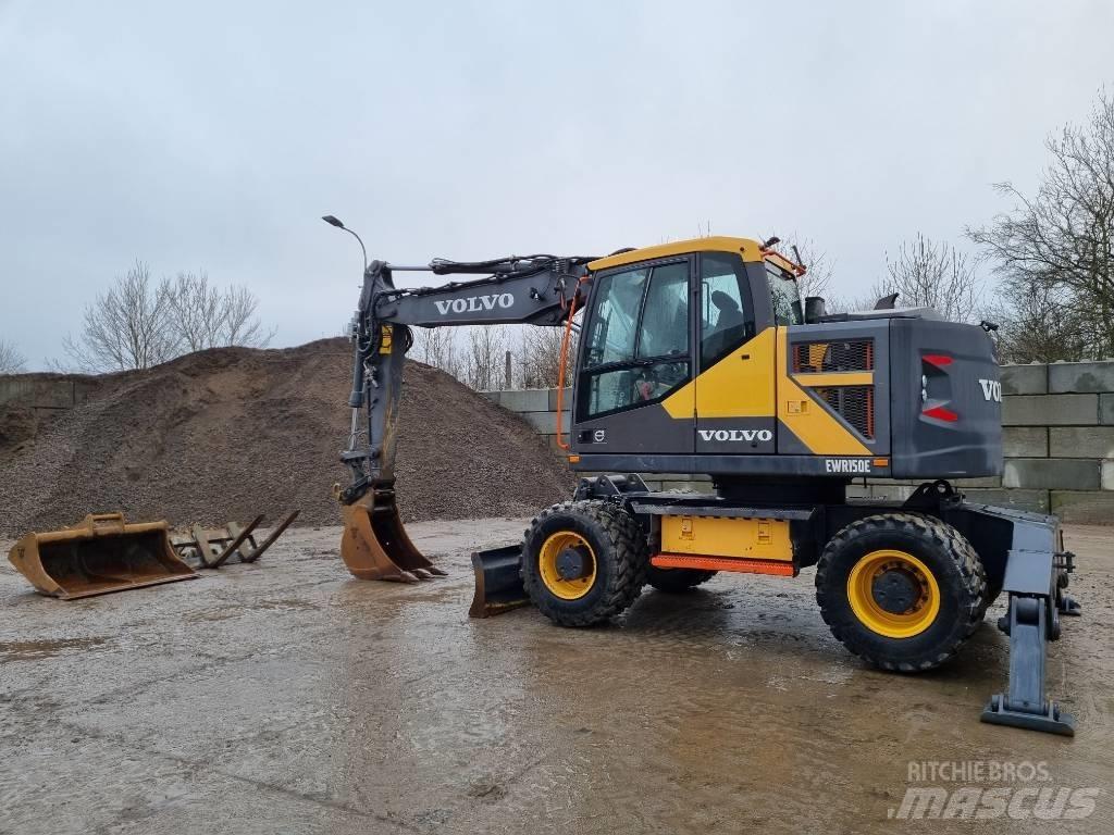 Volvo EWR 150 E حفارات بعجل