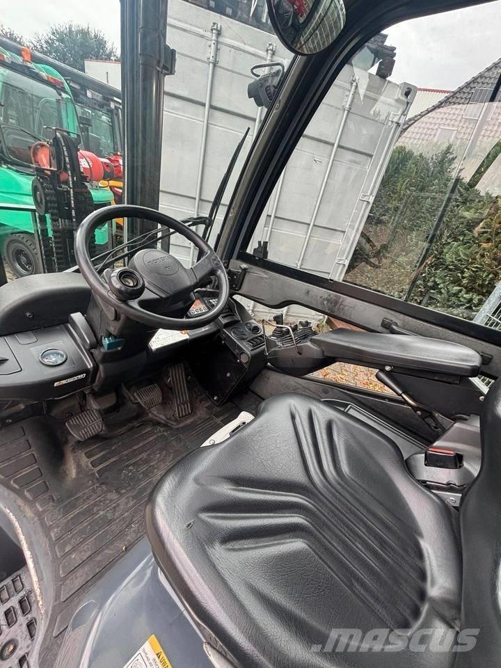 Toyota 8 FGKF 20 شاحنات LPG