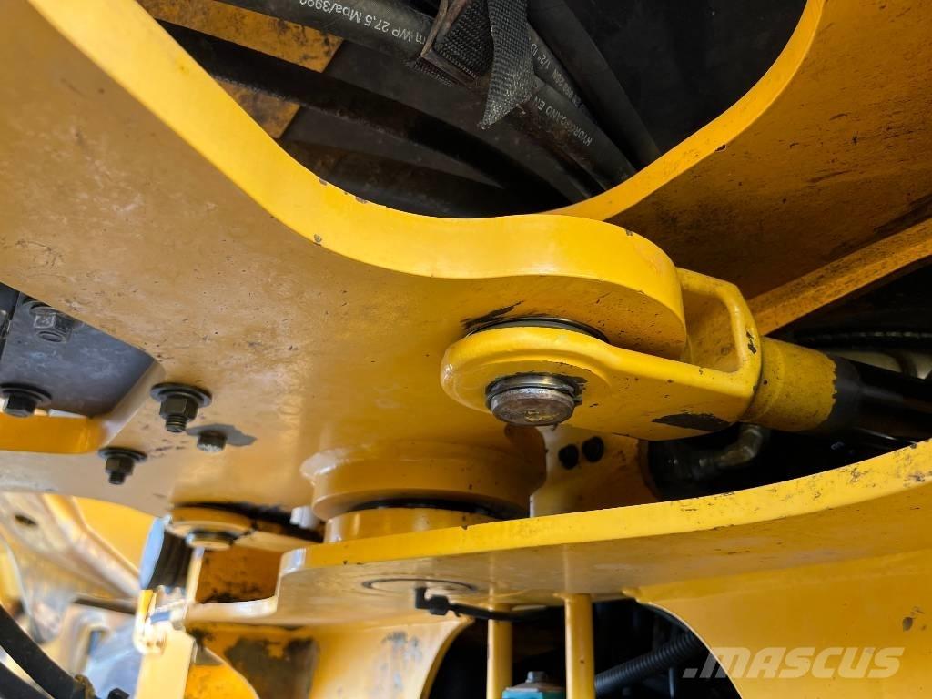 Volvo L90F لوادر بعجل