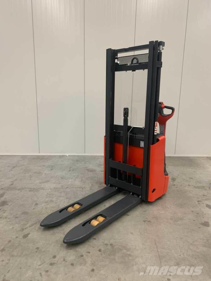 Linde L10 معدات التكديس الجوالة