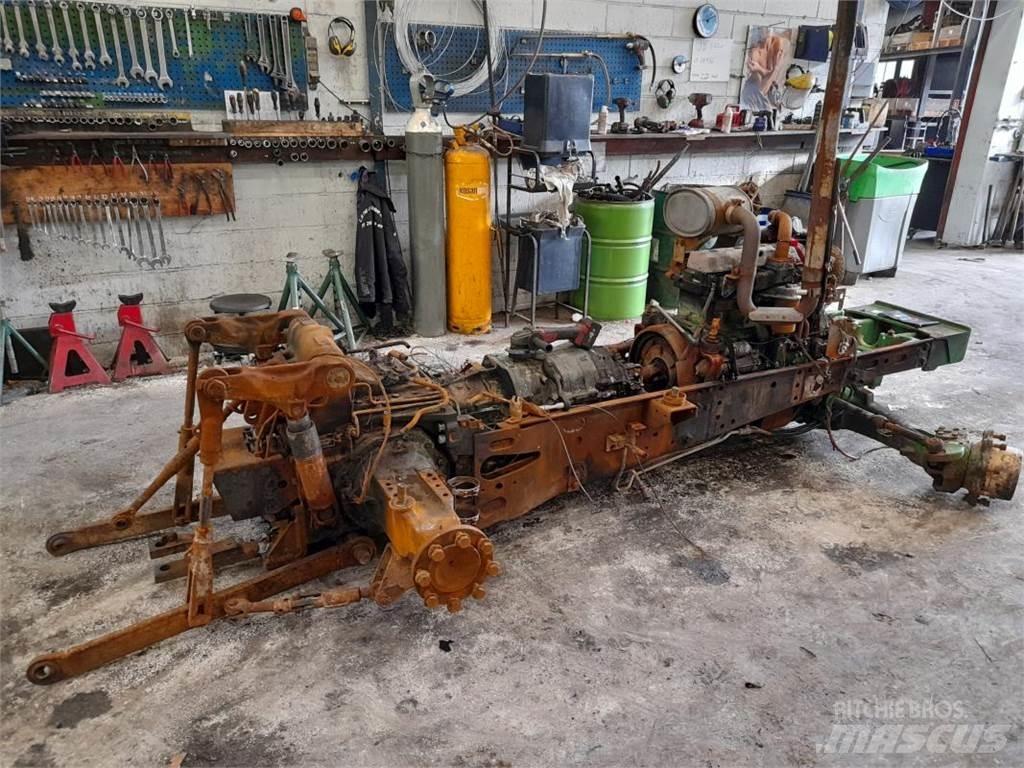 John Deere 5720 الجرارات