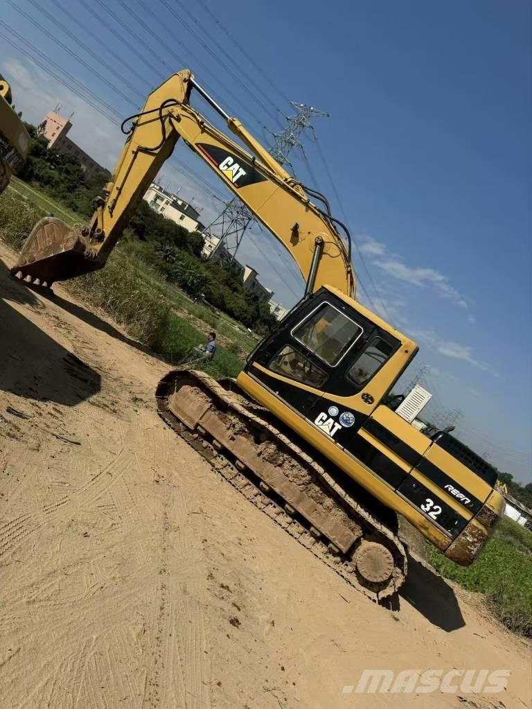 CAT 320 B حفارات زحافة