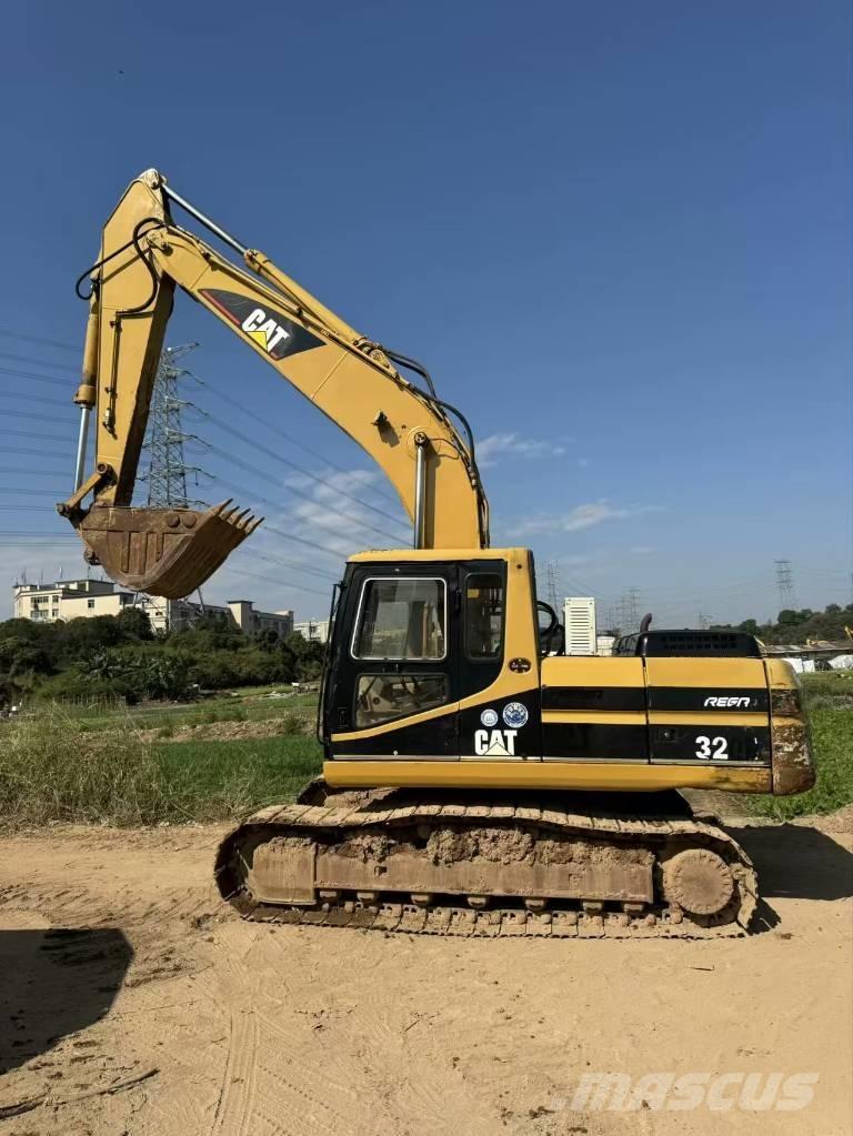 CAT 320 B حفارات زحافة