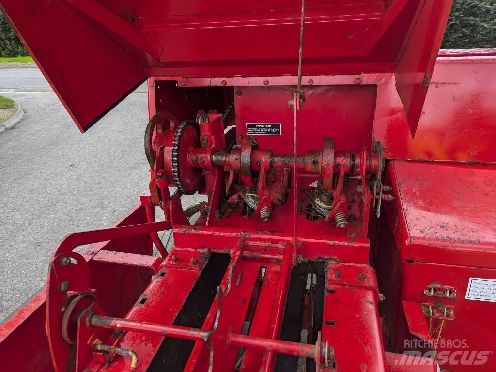 Massey Ferguson 124 محزمات مربعة