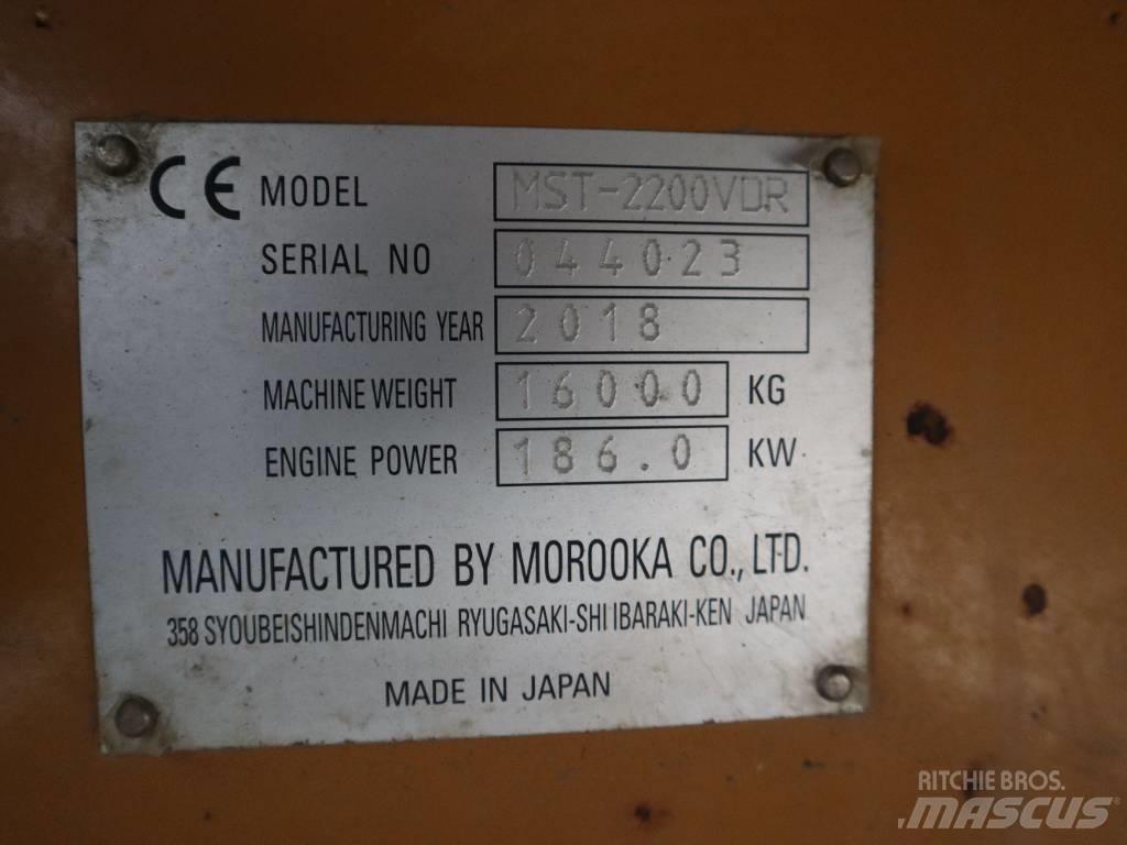 Morooka MST 2200 VDR عربات نقل قلابة مجنزرة
