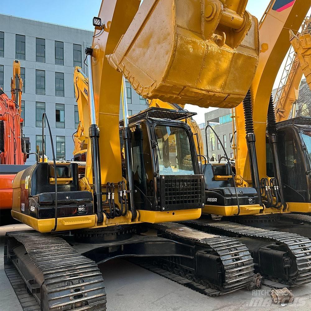 CAT 323 D حفارات زحافة