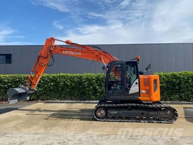 Hitachi ZX 135 US-6 حفارات زحافة