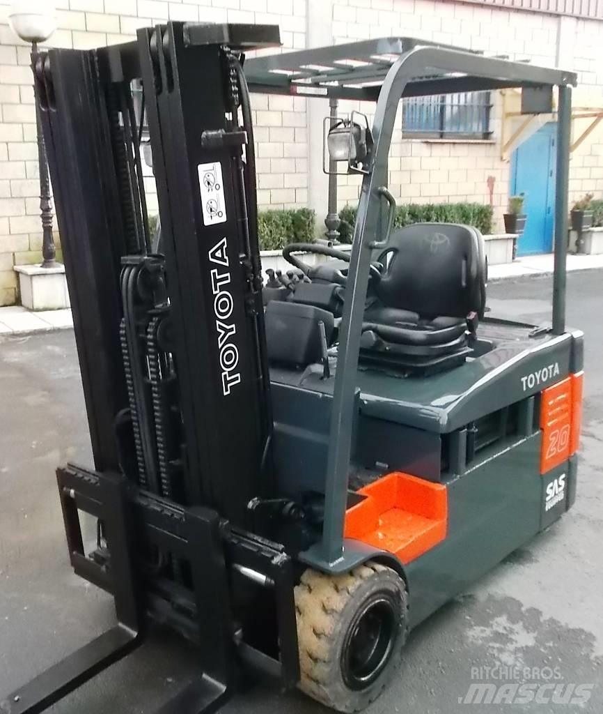Toyota 7 FBEF 20 شاحنات ذات رافعات شوكية تعمل بالكهرباء