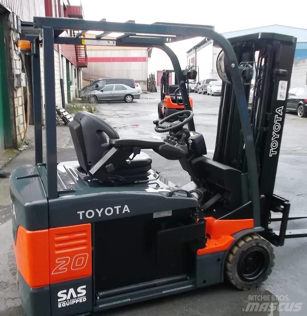 Toyota 7 FBEF 20 شاحنات ذات رافعات شوكية تعمل بالكهرباء