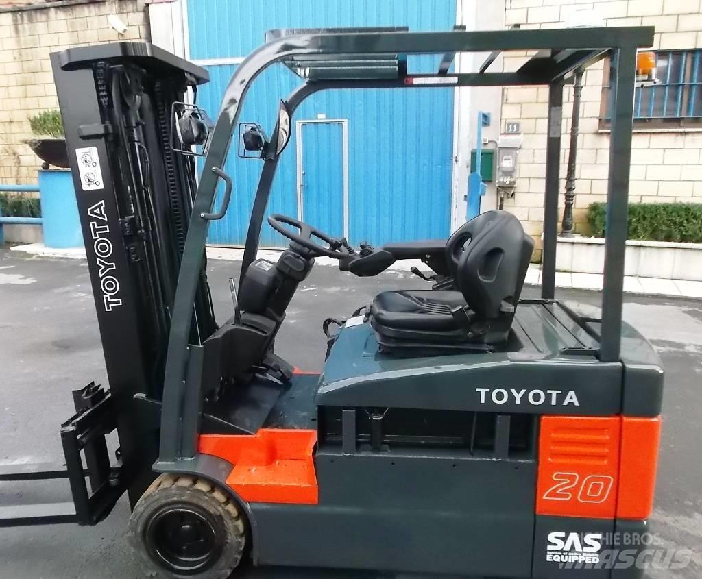 Toyota 7 FBEF 20 شاحنات ذات رافعات شوكية تعمل بالكهرباء