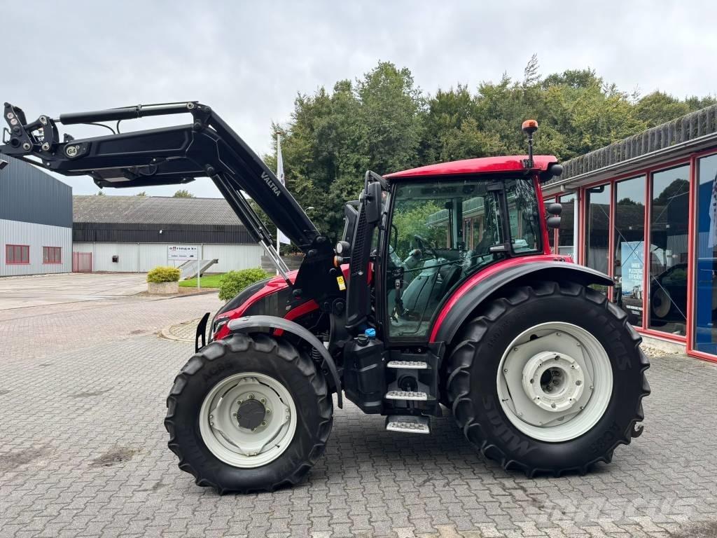 Valtra G105 H الجرارات