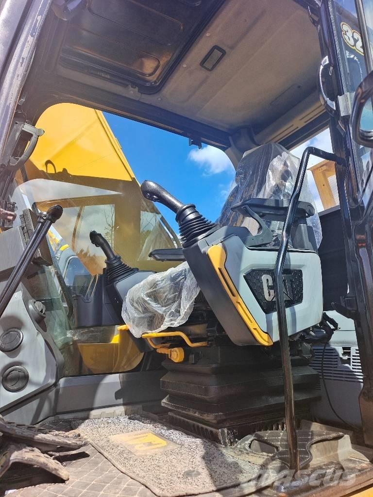 CAT 320 حفارات زحافة