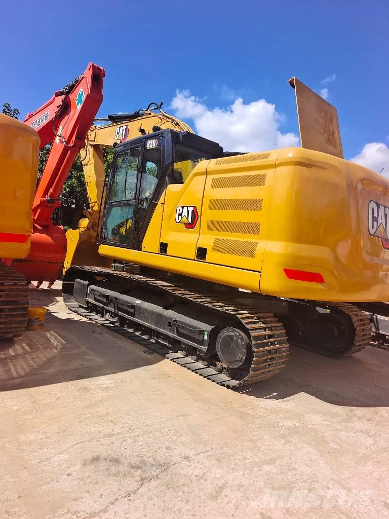 CAT 320 حفارات زحافة