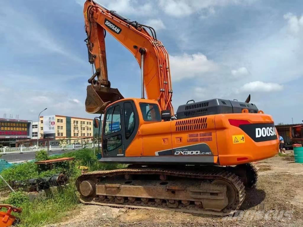 Doosan DX 300 LC حفارات زحافة