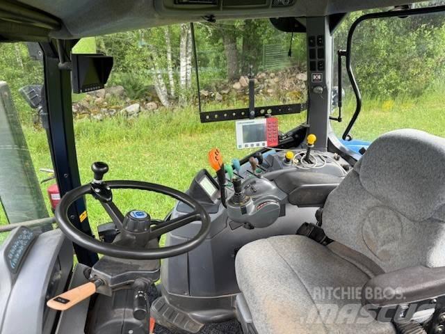New Holland T 7030 الجرارات