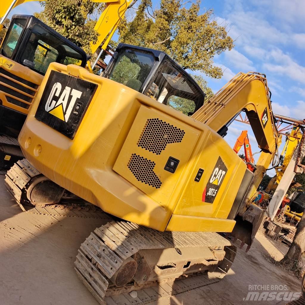 CAT 307 E حفارات وسط 7 طن - 12 طن
