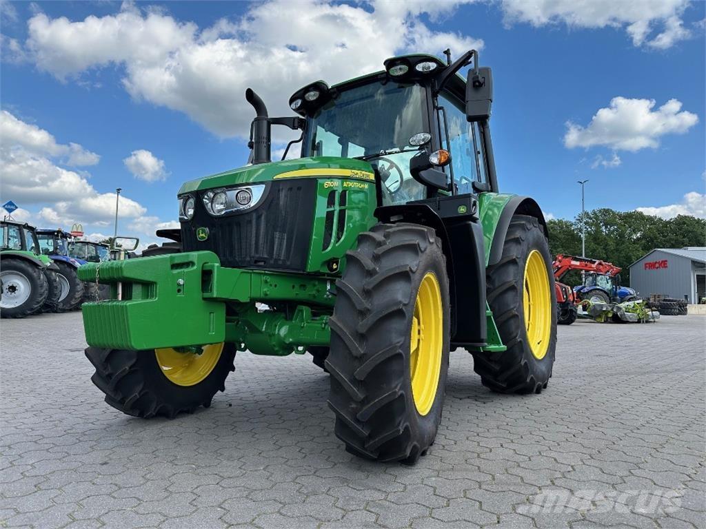 John Deere 6110 M الجرارات