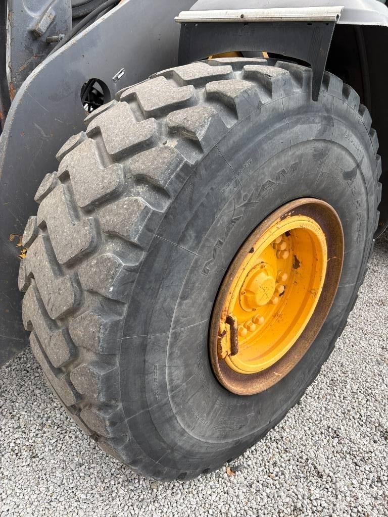 Volvo L 120 H لوادر بعجل