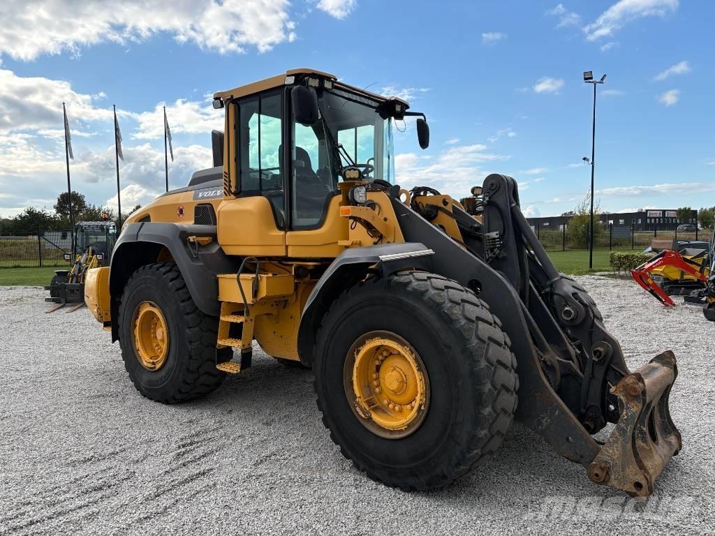 Volvo L 120 H لوادر بعجل