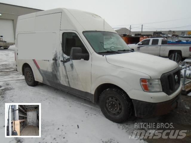 Nissan NV2500HD شاحنات ذات هيكل صندوقي