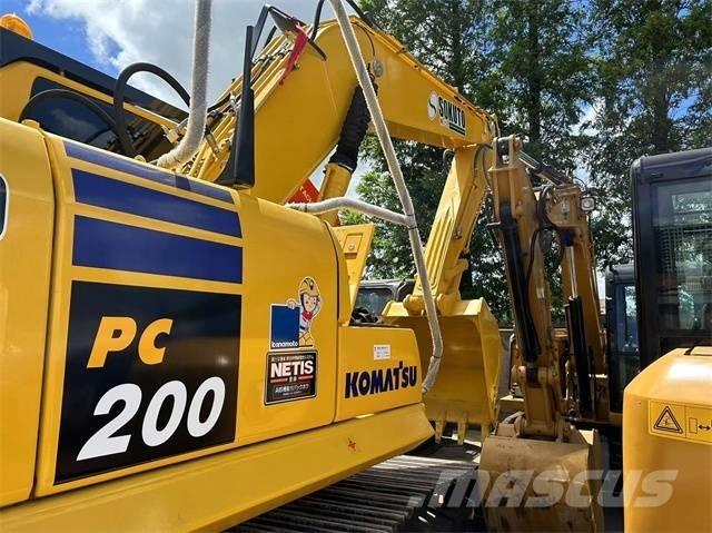Komatsu PC 200-8 حفارات زحافة