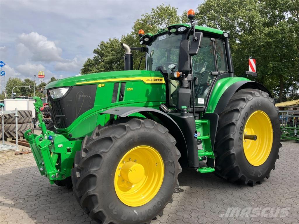 John Deere 6M250 الجرارات