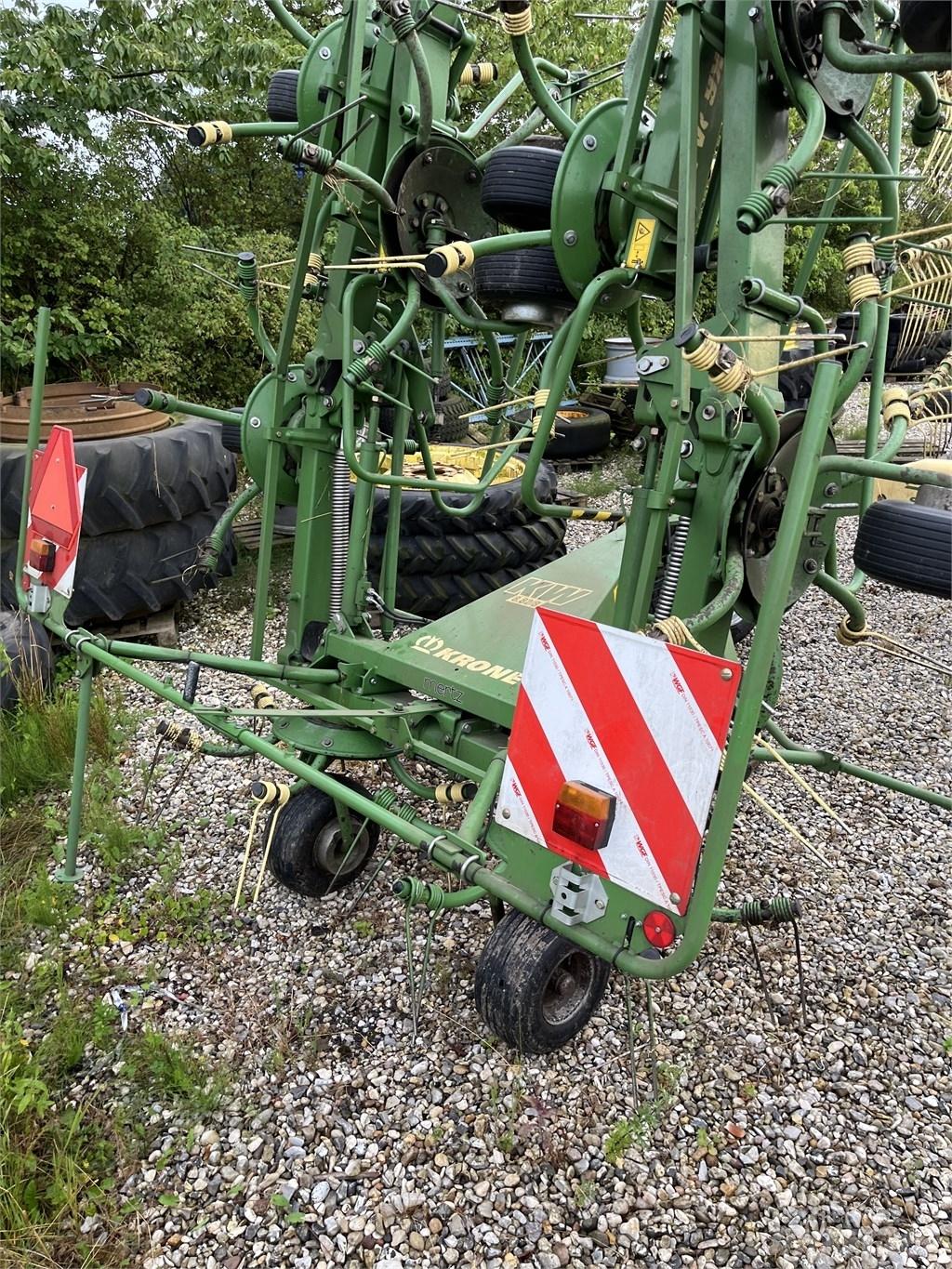 Krone KW 8.82/8 مكابس وميبسات التبن