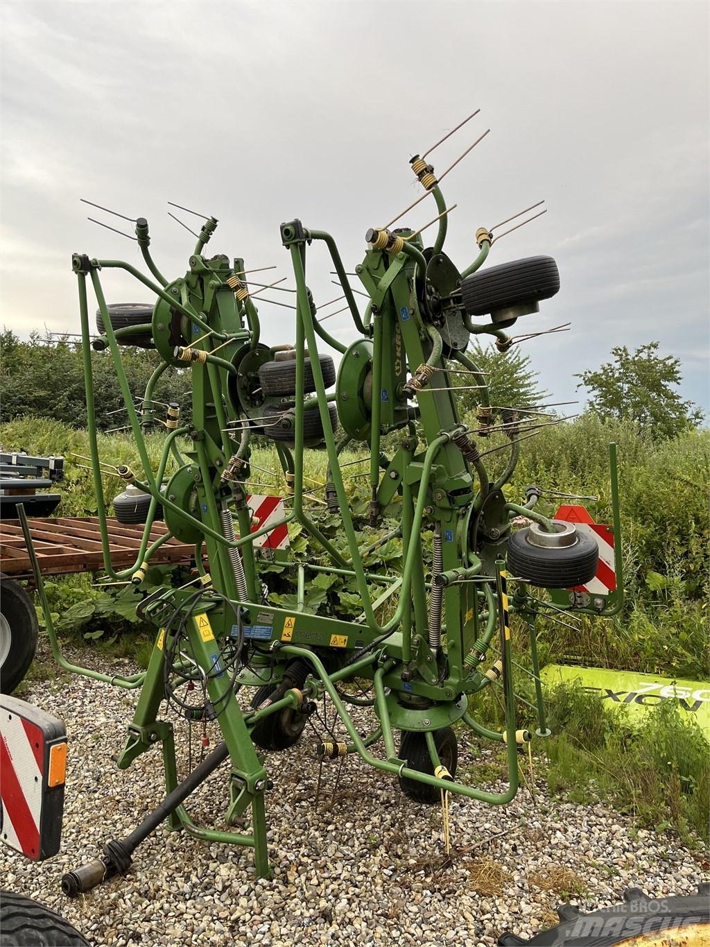 Krone KW 8.82/8 مكابس وميبسات التبن