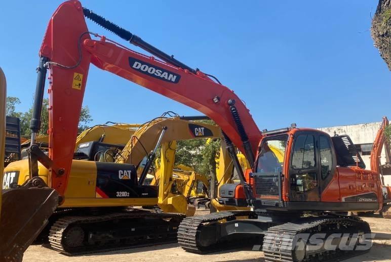 Doosan DX225 حفارات زحافة