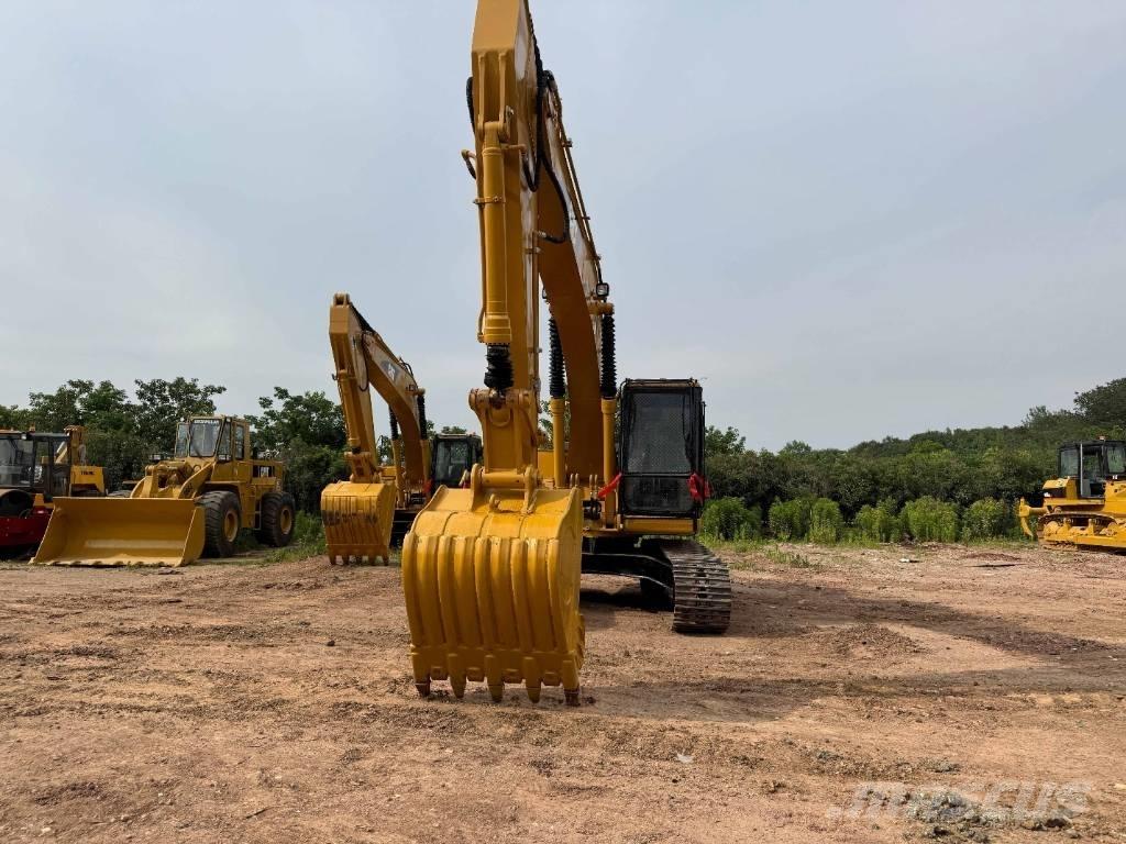 CAT 320B حفارات زحافة