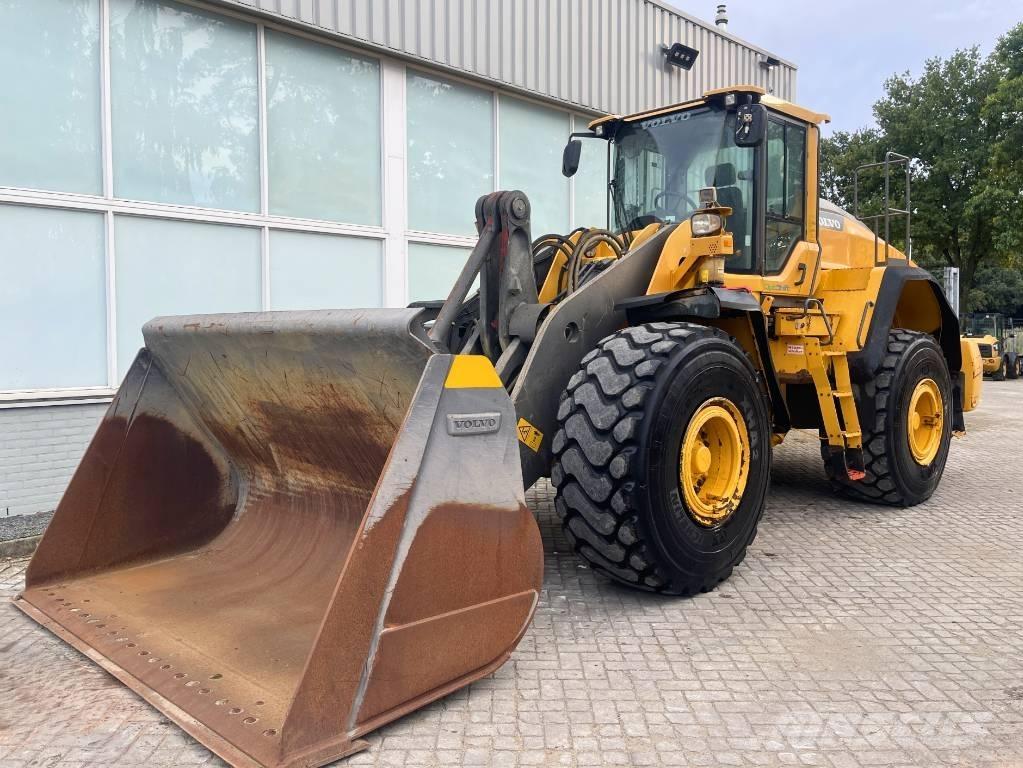 Volvo L 180 H        2015 لوادر بعجل