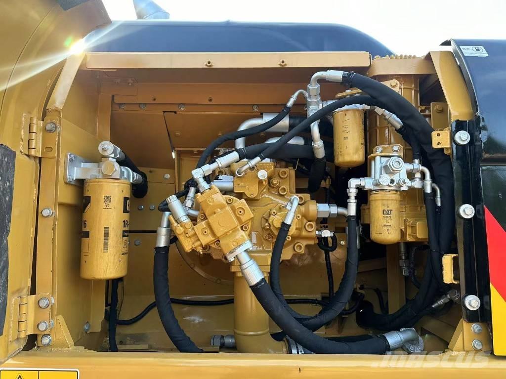 CAT 330 D L حفارات زحافة