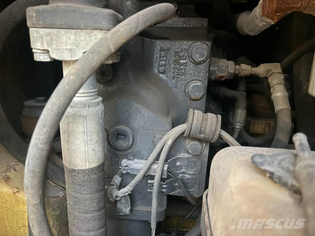 Komatsu PC 138 US حفارات وسط 7 طن - 12 طن