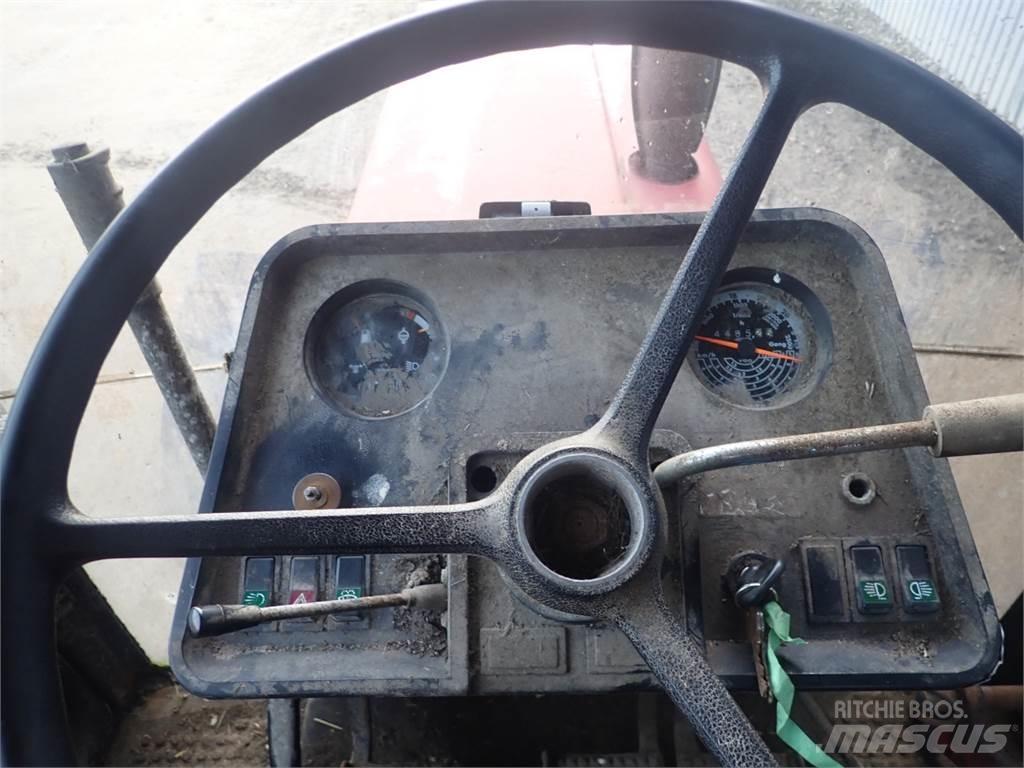 Case IH 745 الجرارات