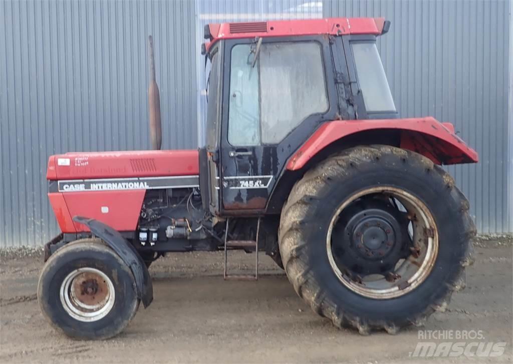 Case IH 745 الجرارات