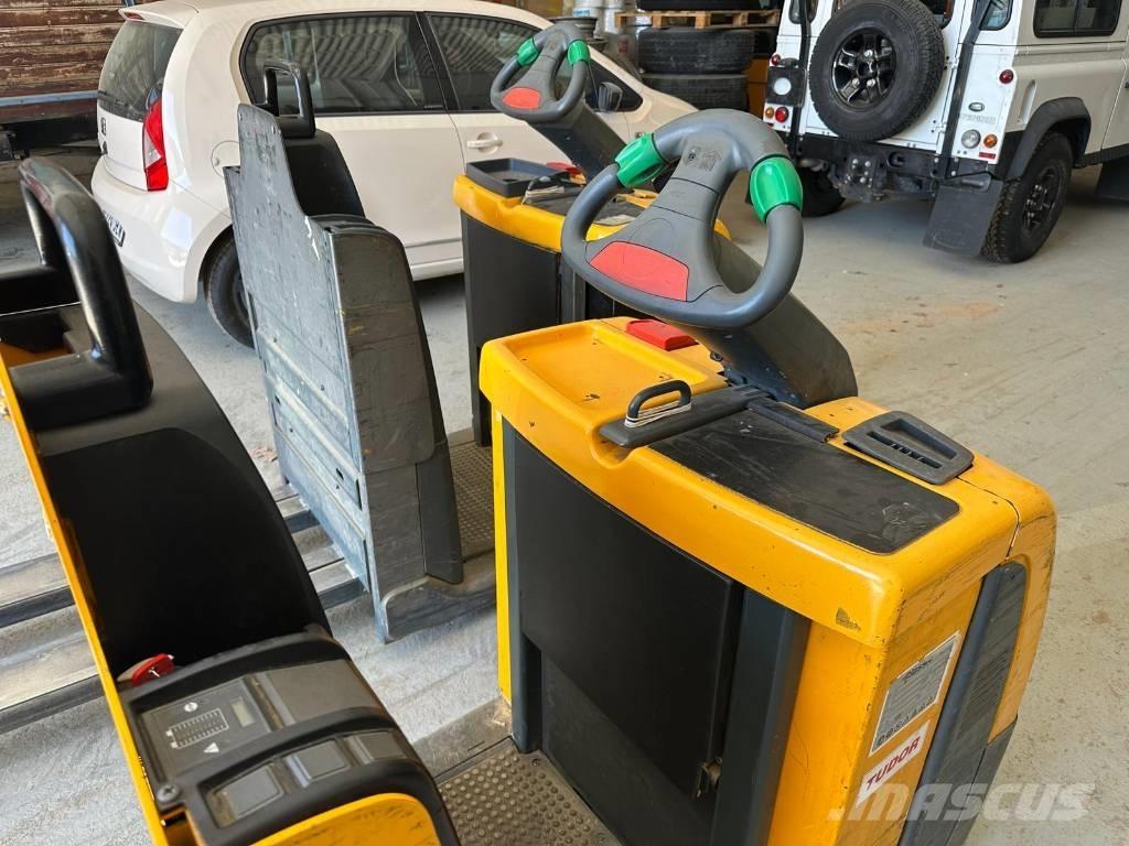 Jungheinrich ECE 225 معدات الرفع منخفض المستوى