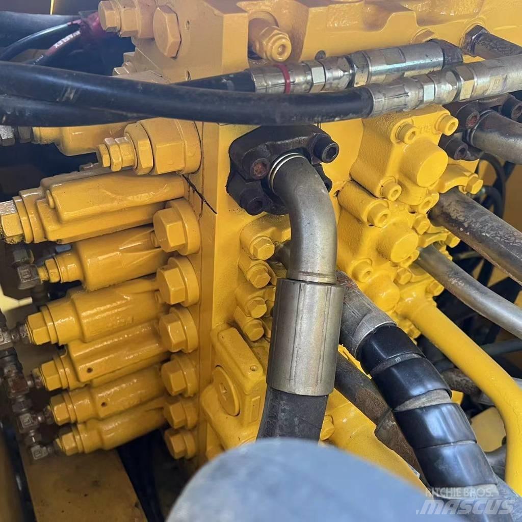 Komatsu PC 240 حفارات زحافة