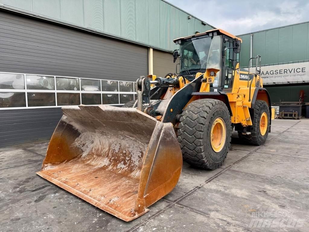 Hyundai HL960A لوادر بعجل