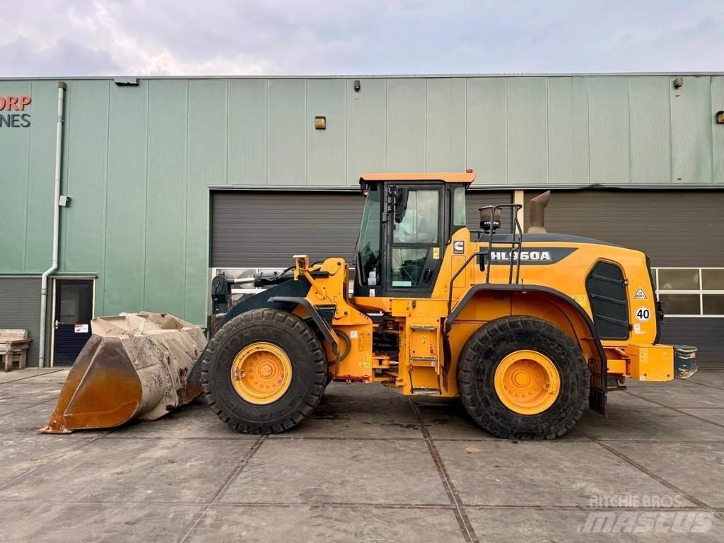 Hyundai HL960A لوادر بعجل
