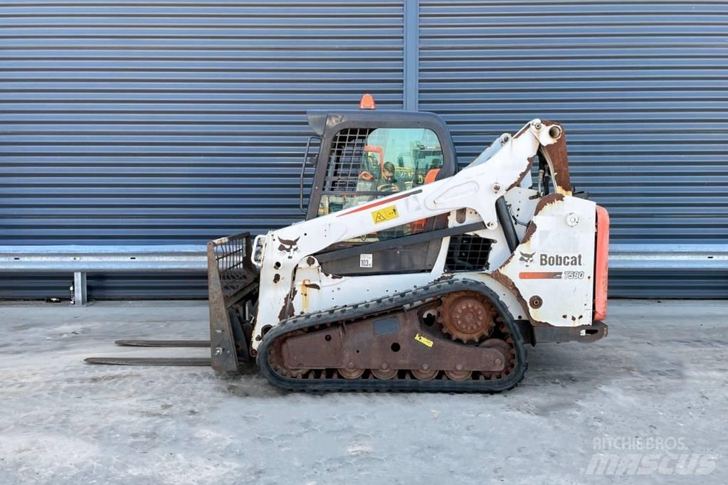 Bobcat T 590 لوادر انزلاقية التوجيه