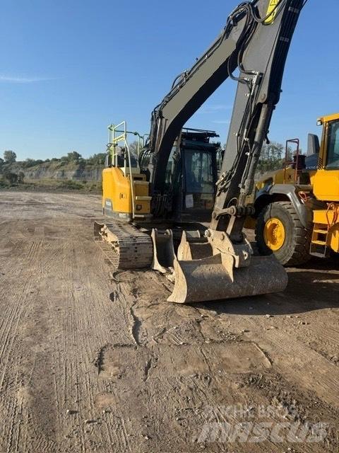 Volvo ECR145EL حفارات زحافة