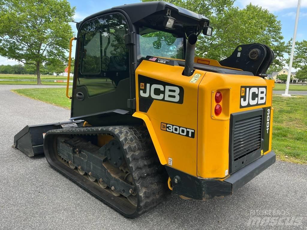JCB 300 T لوادر انزلاقية التوجيه
