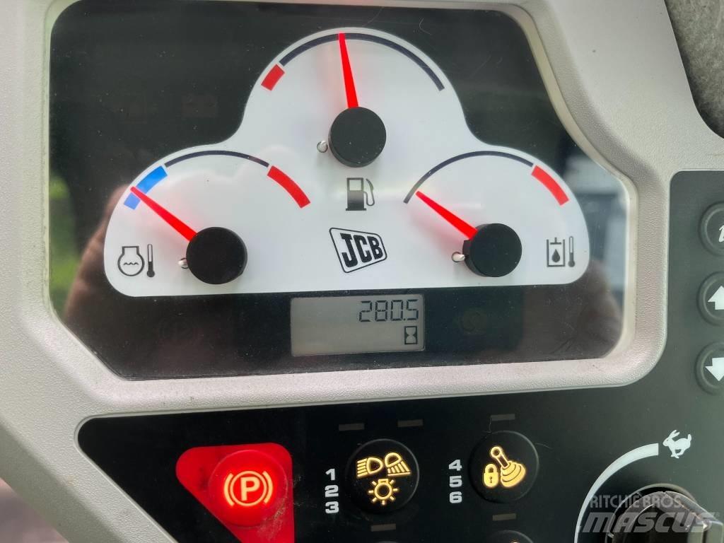 JCB 300 T لوادر انزلاقية التوجيه