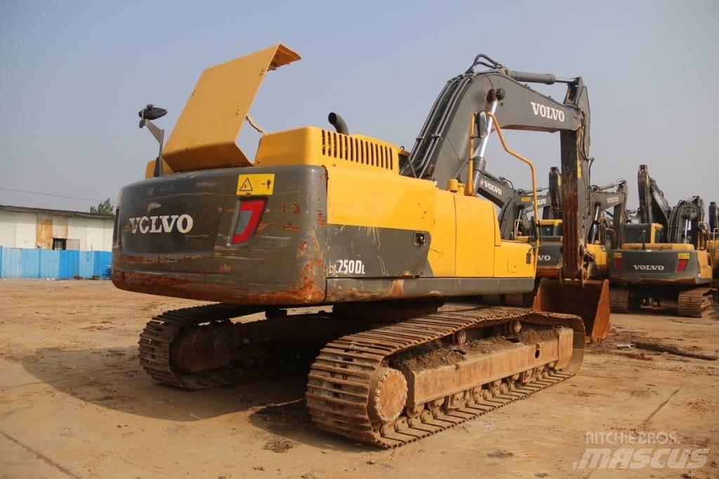 Volvo EC250 حفارات زحافة