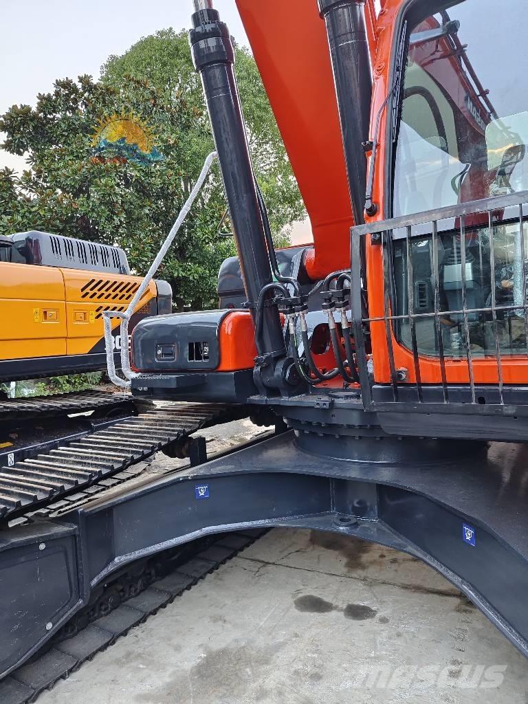 Doosan DX 300 LC حفارات زحافة