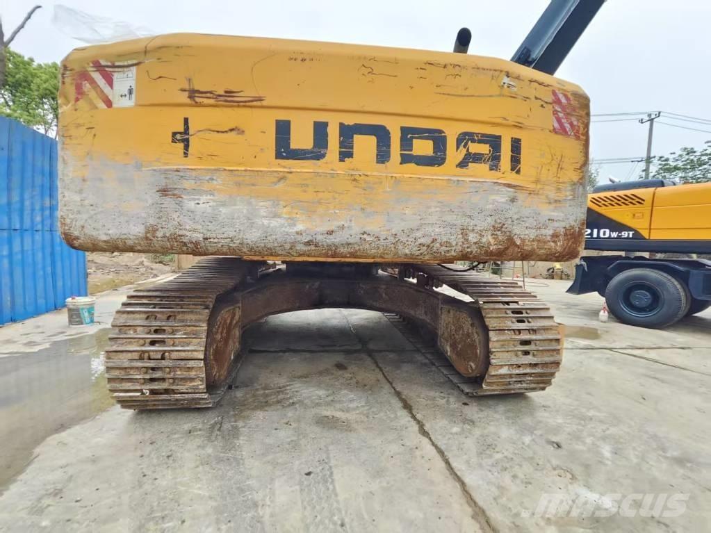 Hyundai R305LC حفارات زحافة