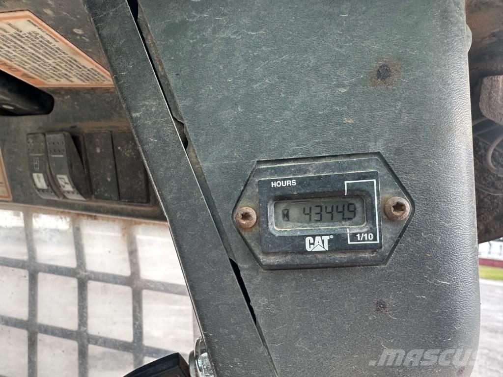 CAT 247 لوادر انزلاقية التوجيه