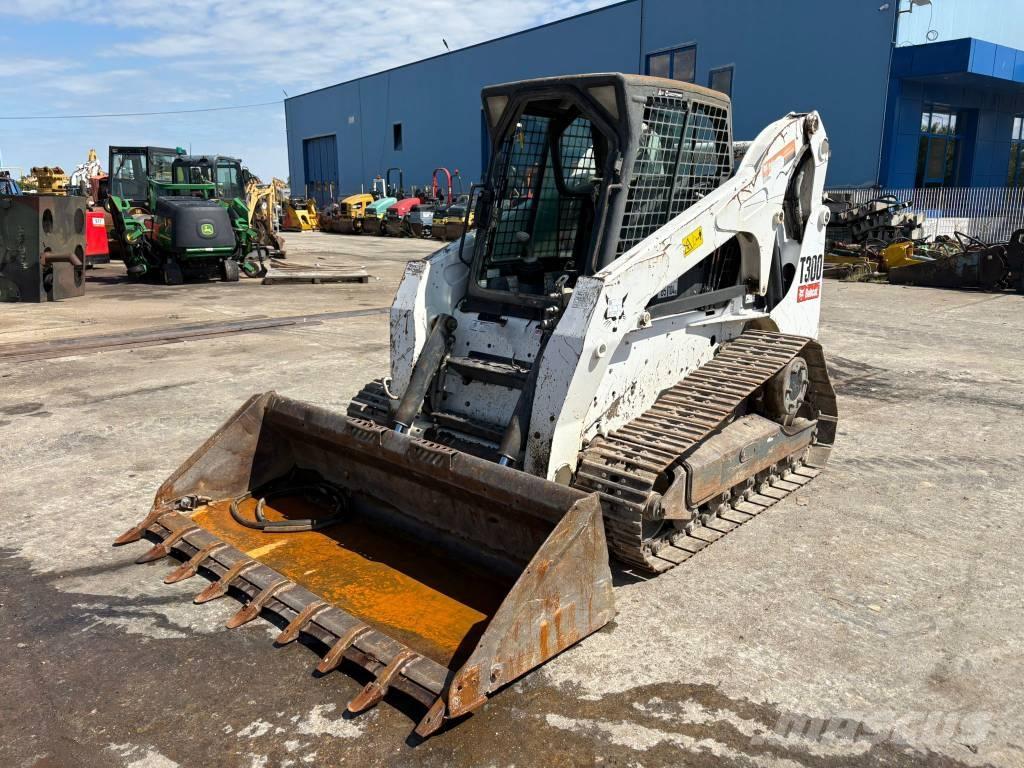 Bobcat T 300 لوادر انزلاقية التوجيه